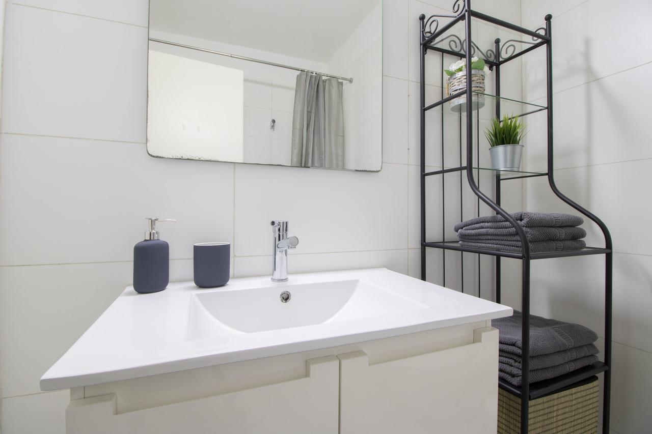 Sweethome26 Luxury Apt Close To The Beach & Free Parking Тел Авив Екстериор снимка
